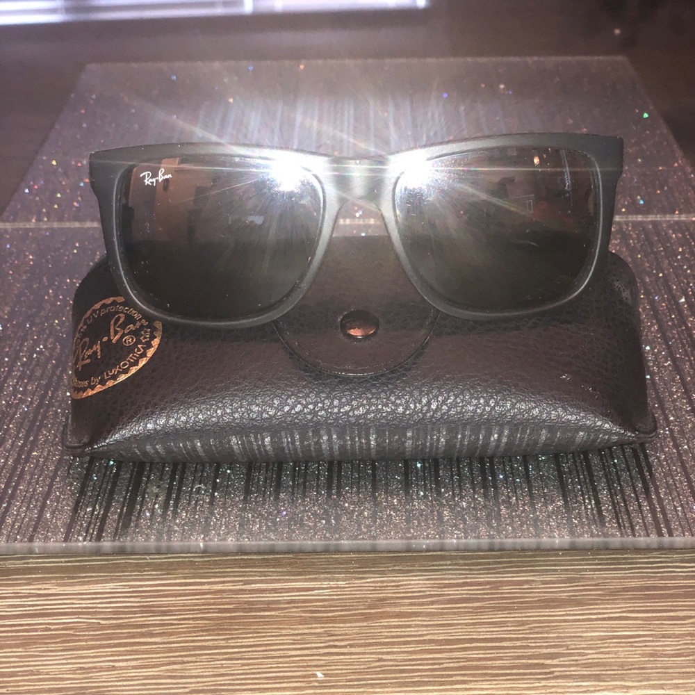 Ray-Ban Justin sunglasses with case
